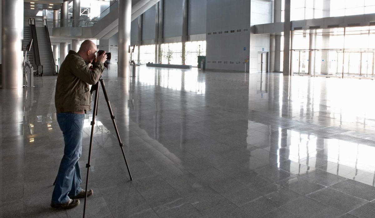 The photographer photographs the big hall centre business